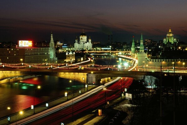 Noche Moscú Kremlin luces