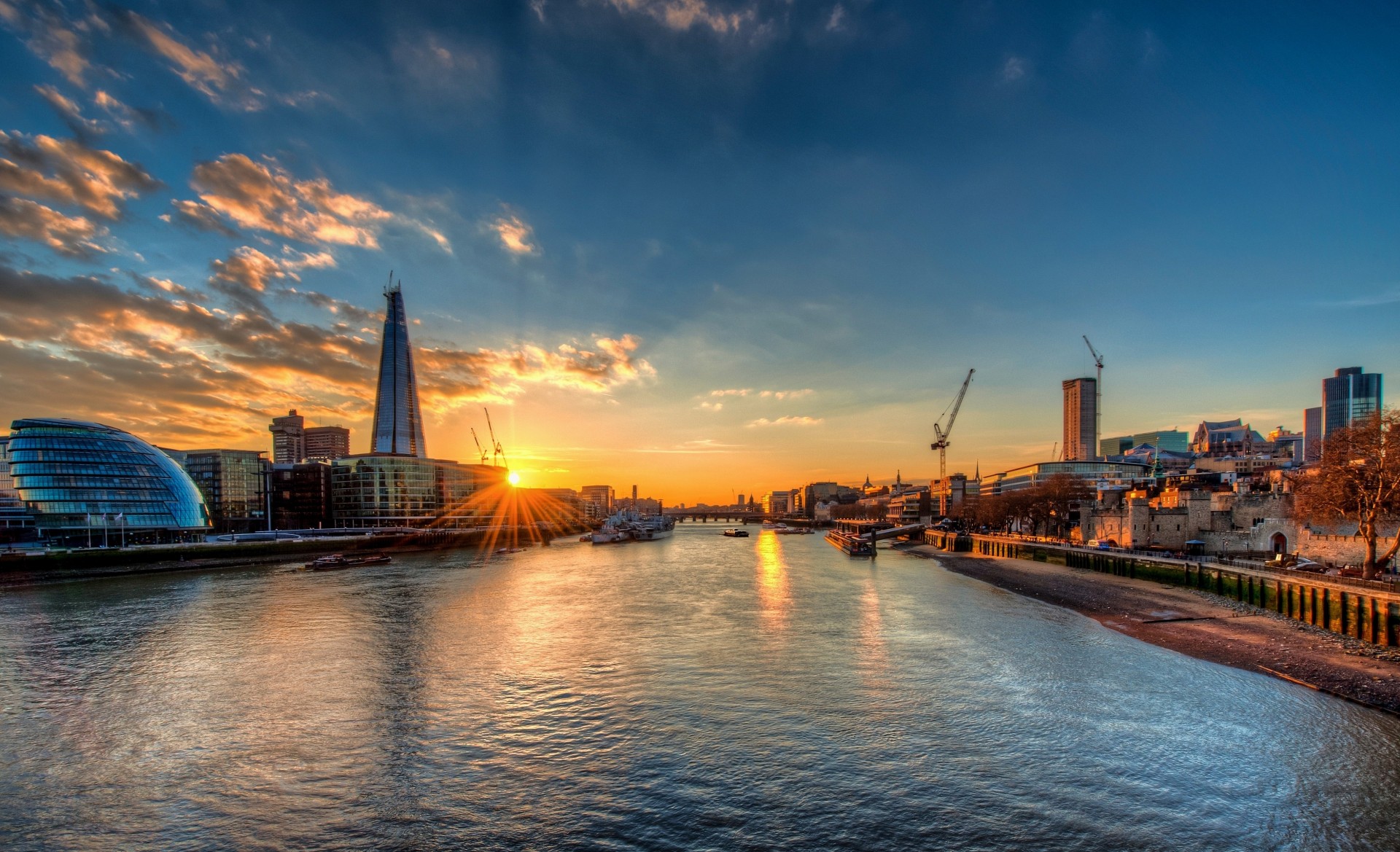 coucher de soleil rivière thames londres hôtel de ville shard tamise