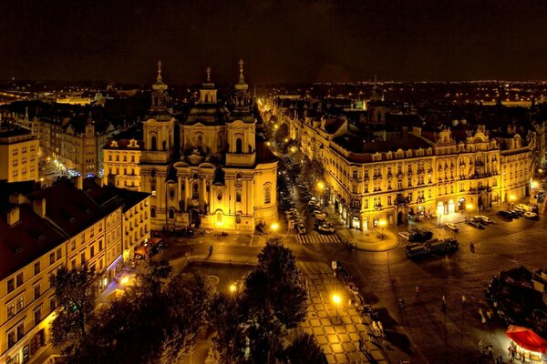 Paesaggio dorato della Notte di Praga