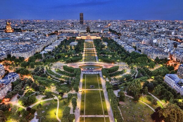 Panorama nocturno de la ciudad de París