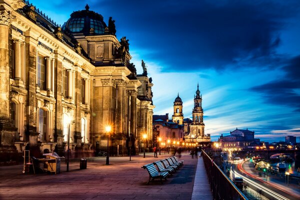 La nuit tombe dans les rues d Allemagne