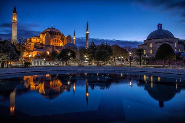 Vue nocturne d Istanbul