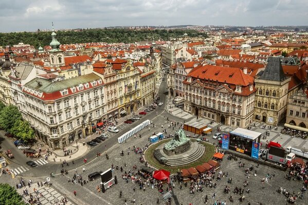 Vista desde arriba de la Plaza de la ciudad vieja de Praga