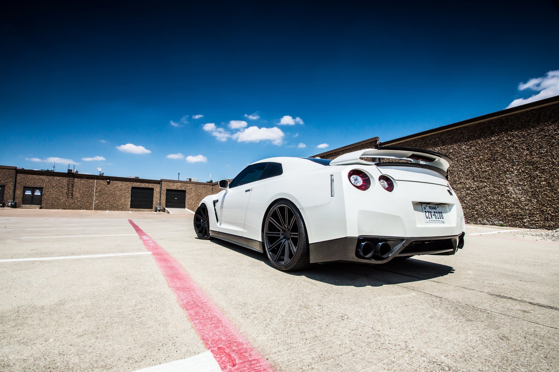 nissan gt-r r35 bianco nissan culo cielo nuvole