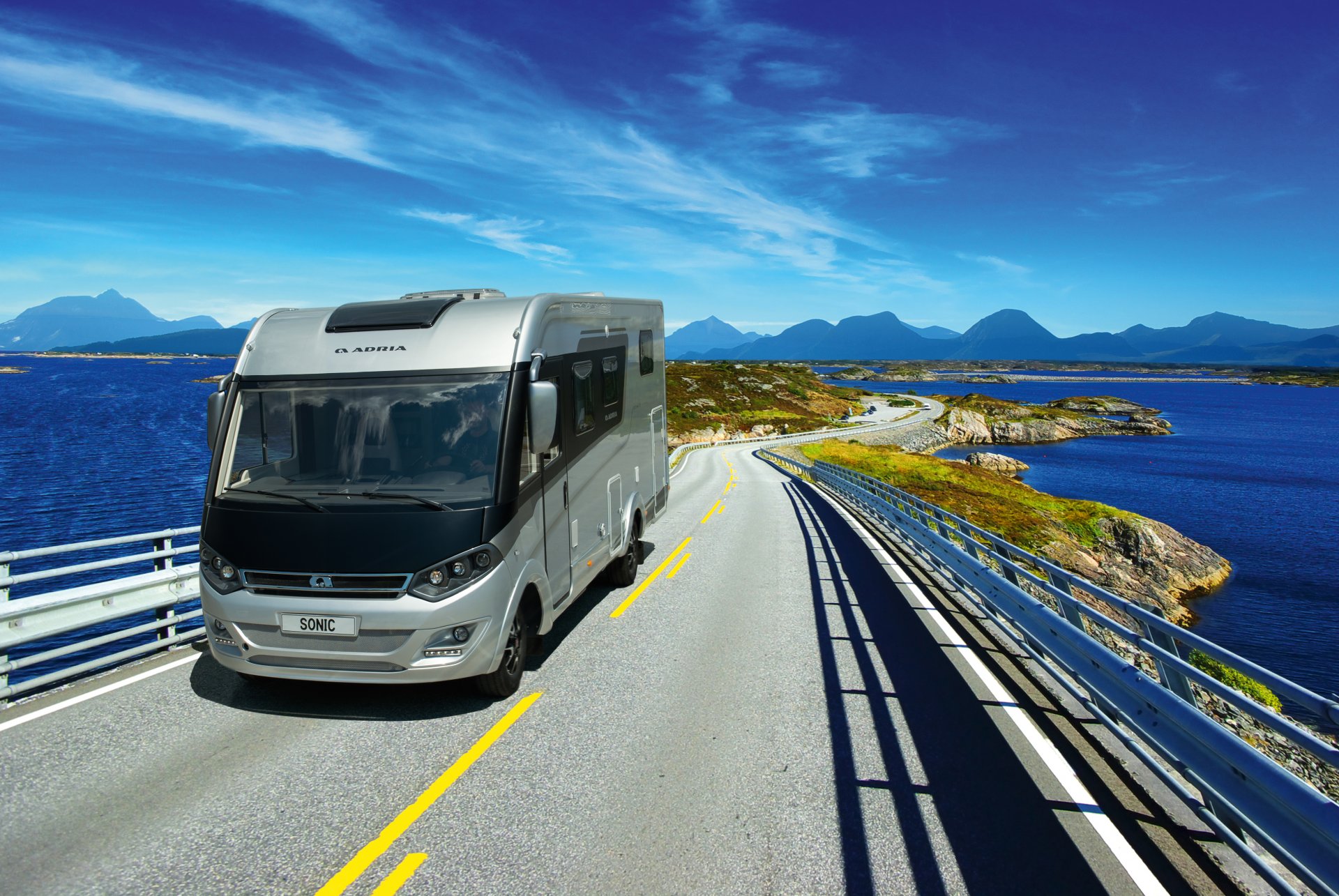 strada oceano paesaggio trasporto furgone camper adria