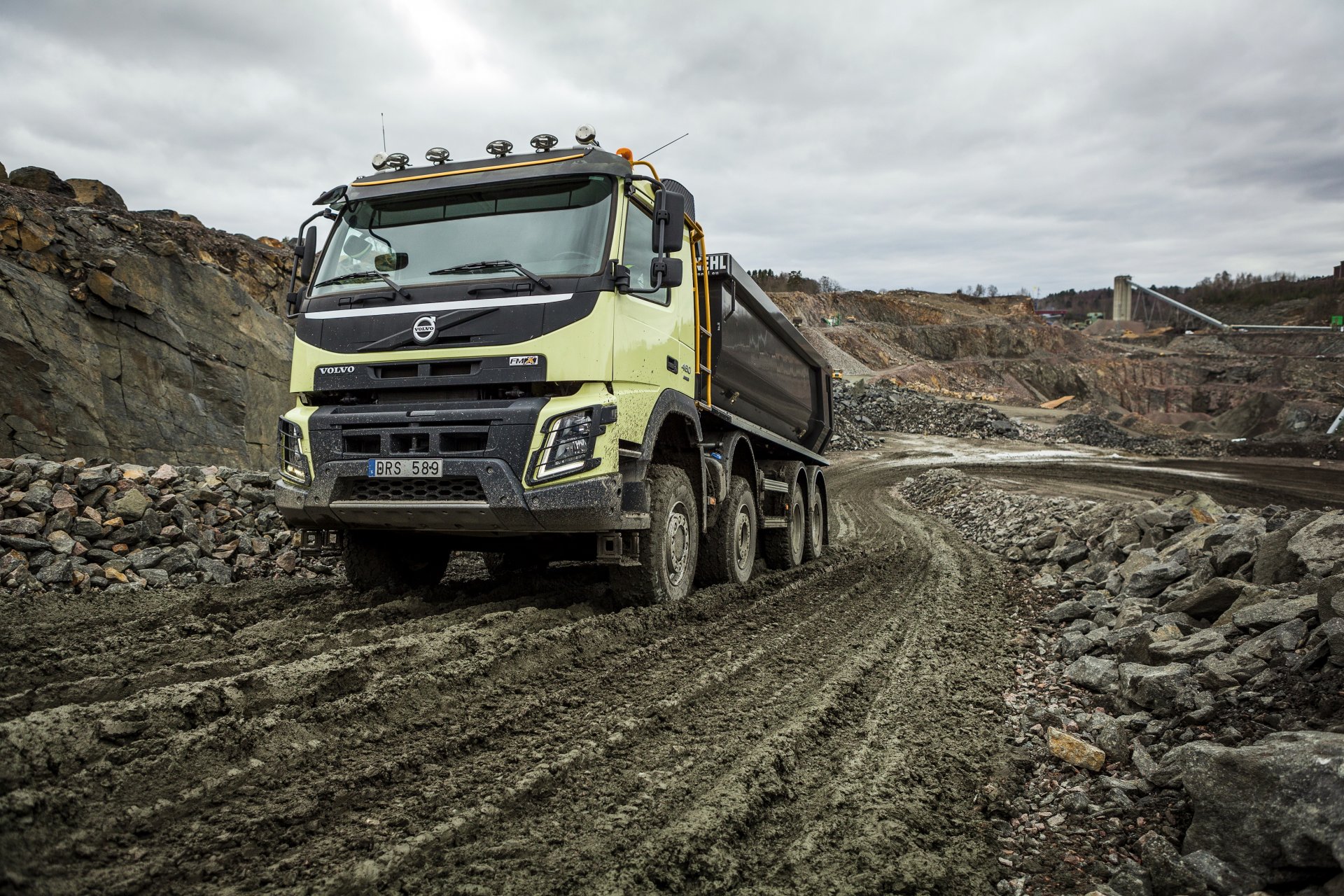 2013 volvo fmx 8x4 volvo camion carrière pierres route poussière véhicules spéciaux