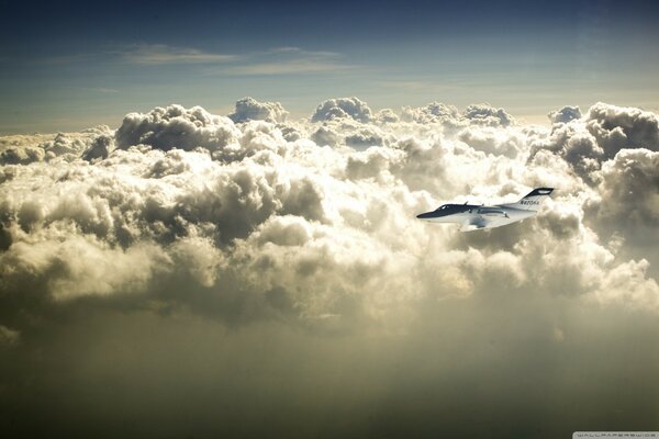 A plane is flying along a curly cloud