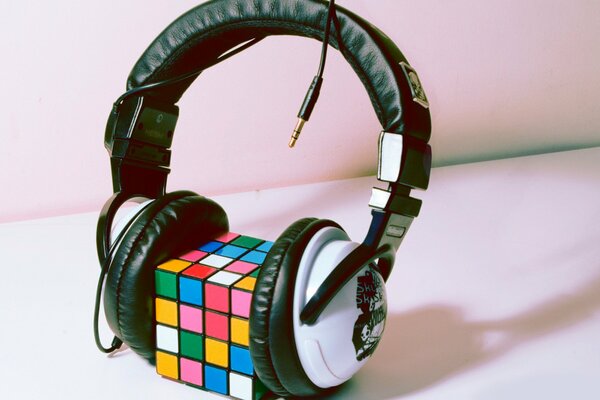 Rubik s Cube listens to music