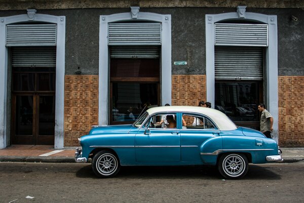 Coche clásico cubano en buen estado