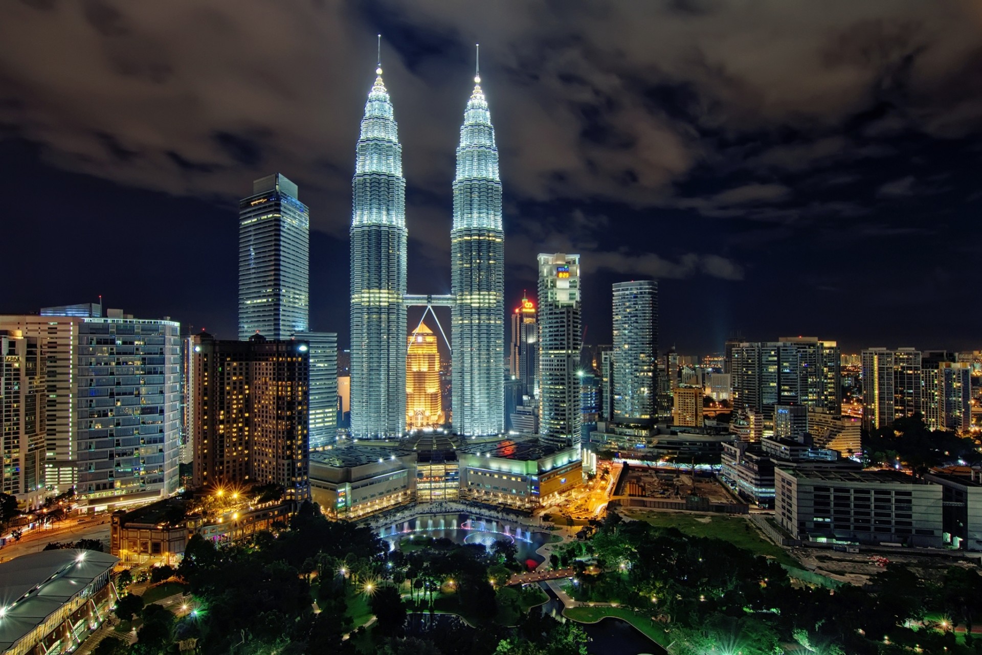 kuala lumpur malaysia night skyscraper