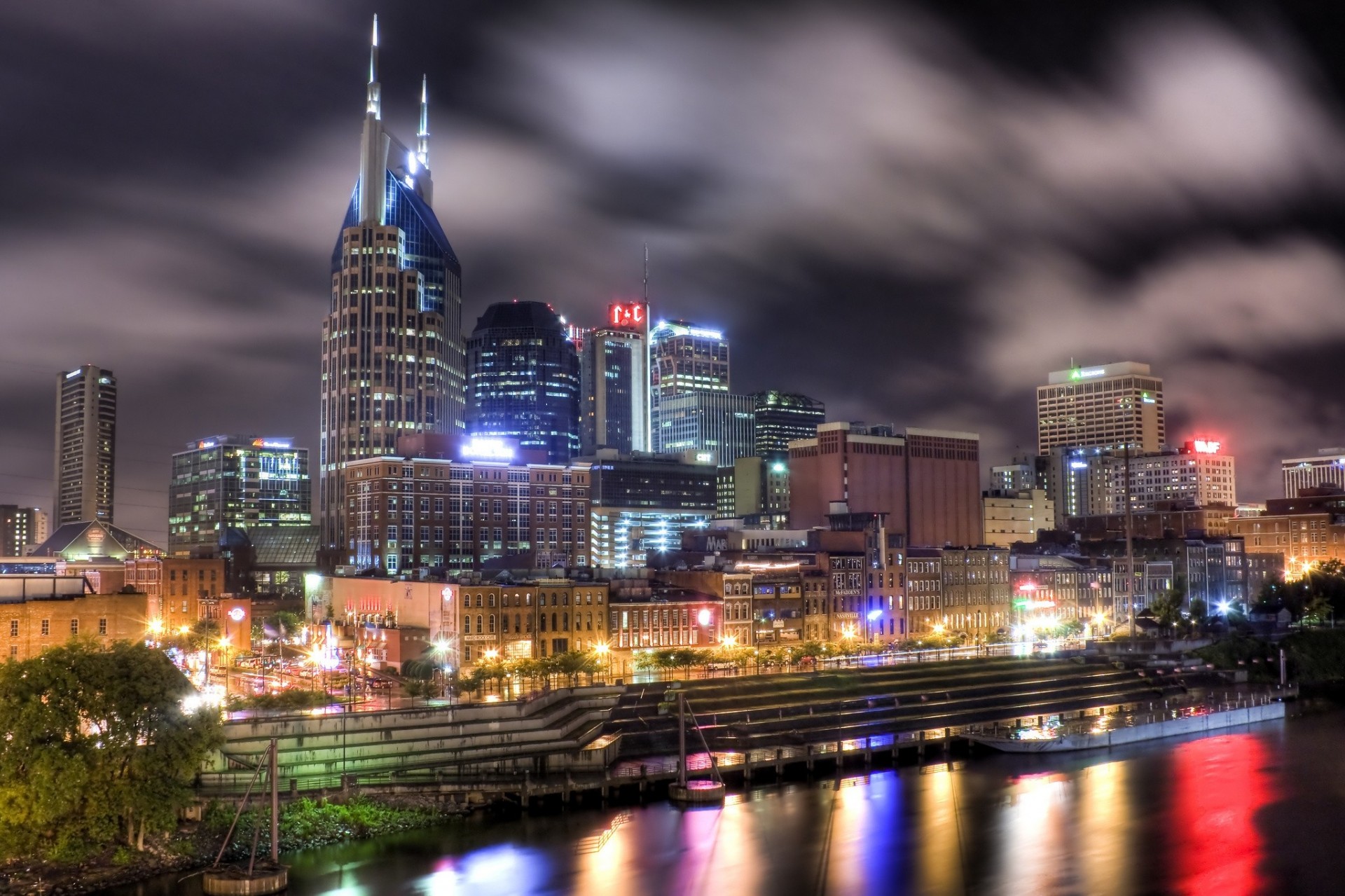 ciudad nocturna edificio terraplén tennessee