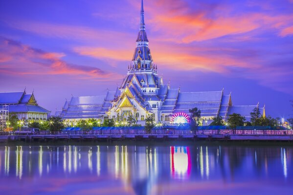 Attrazioni magiche delle città della Thailandia