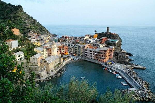 Year-round view of the city located on the seashore