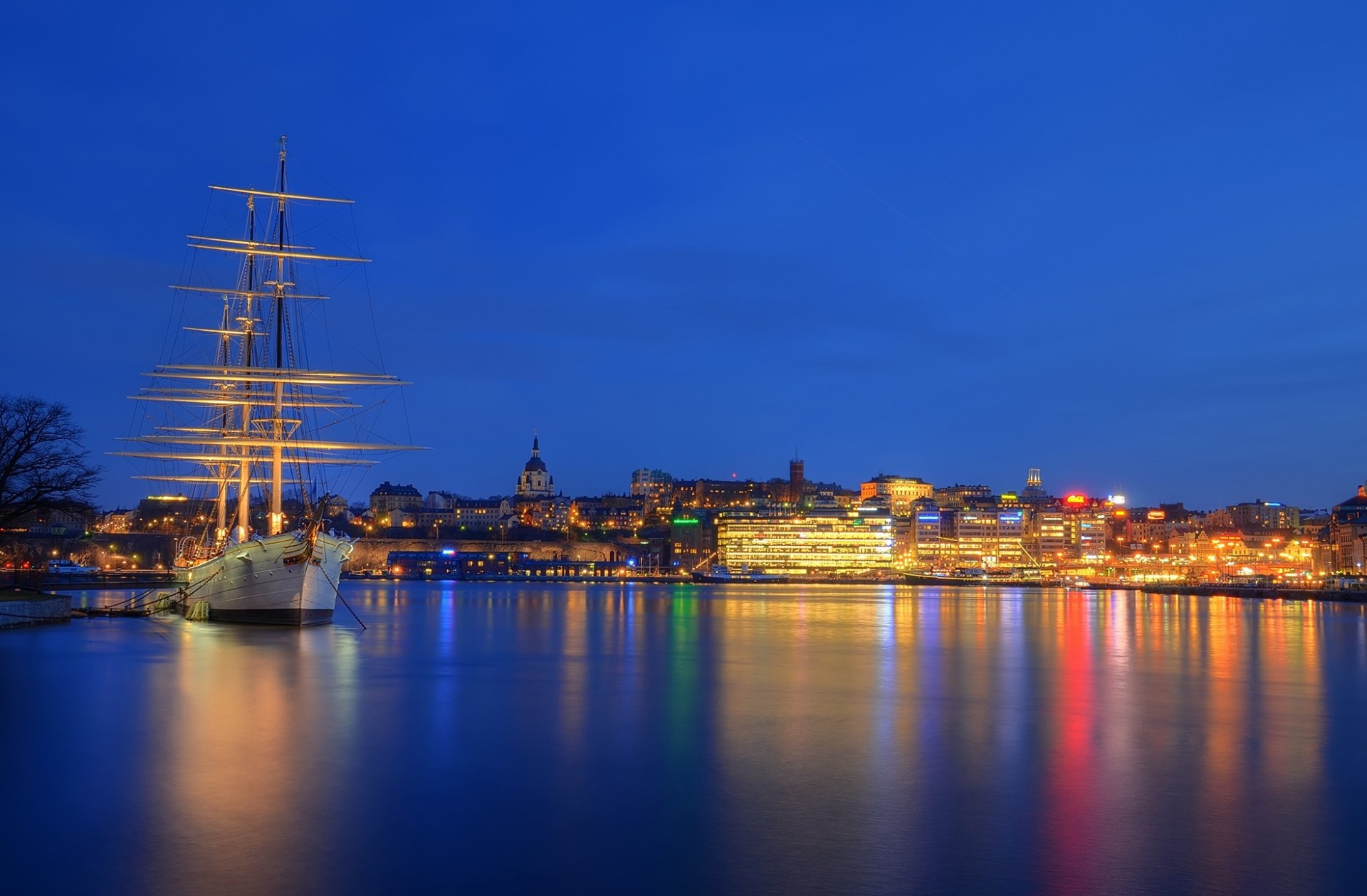 lights stockholm night town