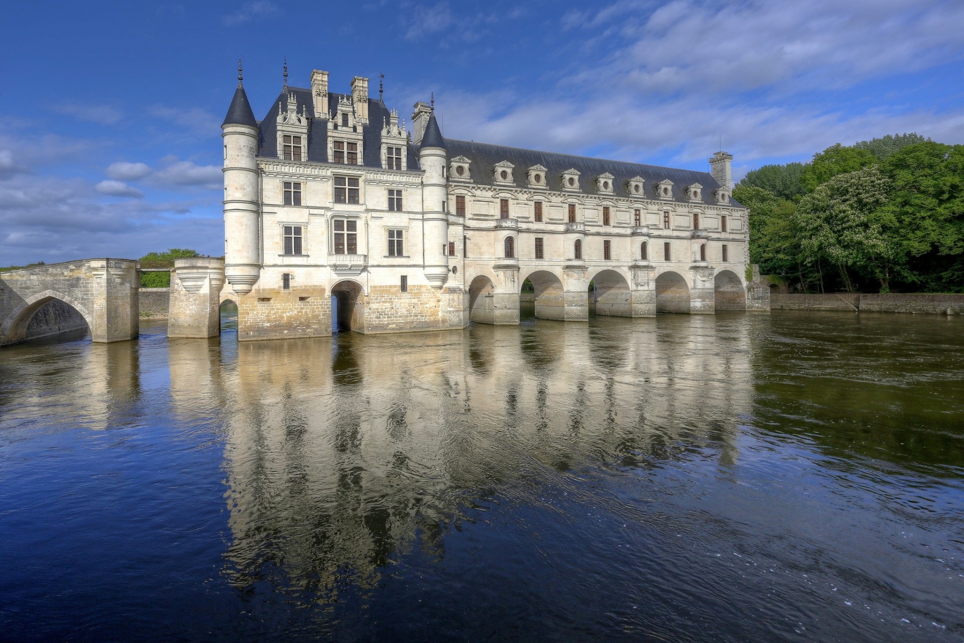 rzeka francja zamek chenonceau qatar airways blokada