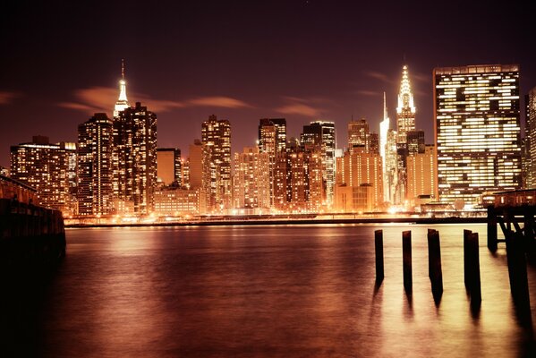 Tysiące jasnych świateł na Manhattanie