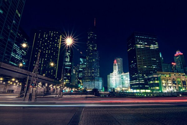 Luces de la noche de la ciudad de Chicago