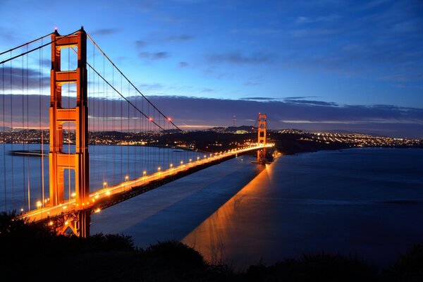 Night view of the Golden Gate Strait and the bridge