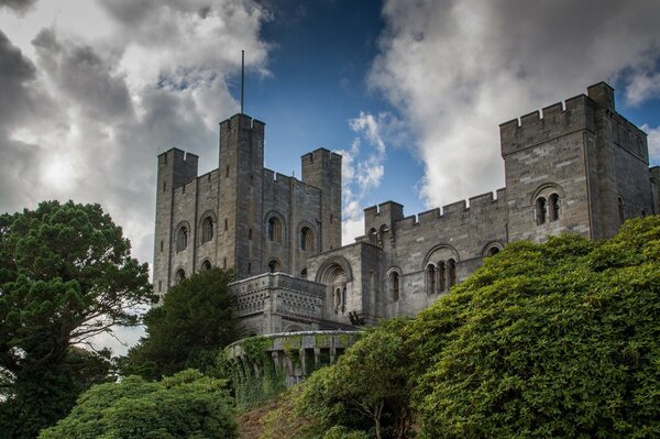 Castillo de penrime contra el cielo azul