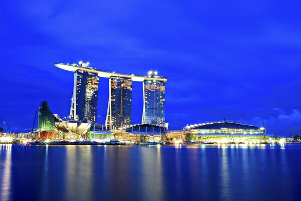 Vista mágica de las luces nocturnas de Singapur