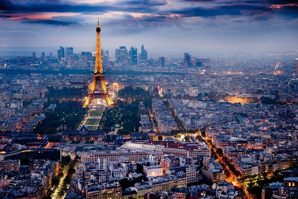 Nacht Paris mit dem Efil-Turm