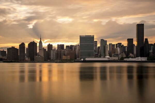 Blick auf New York von der anderen Küste