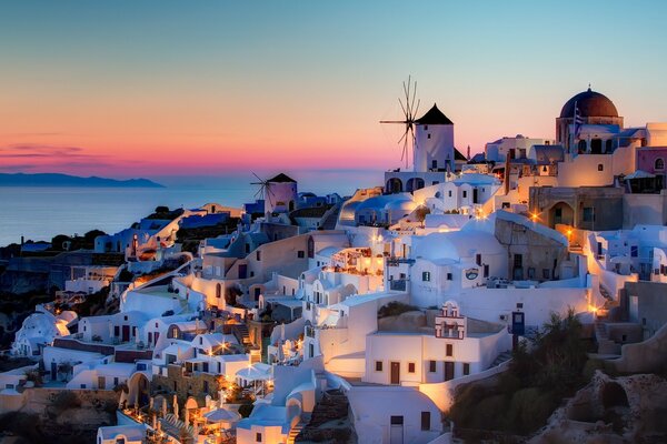 Hermosa vista de las casas de Grecia en Hakata