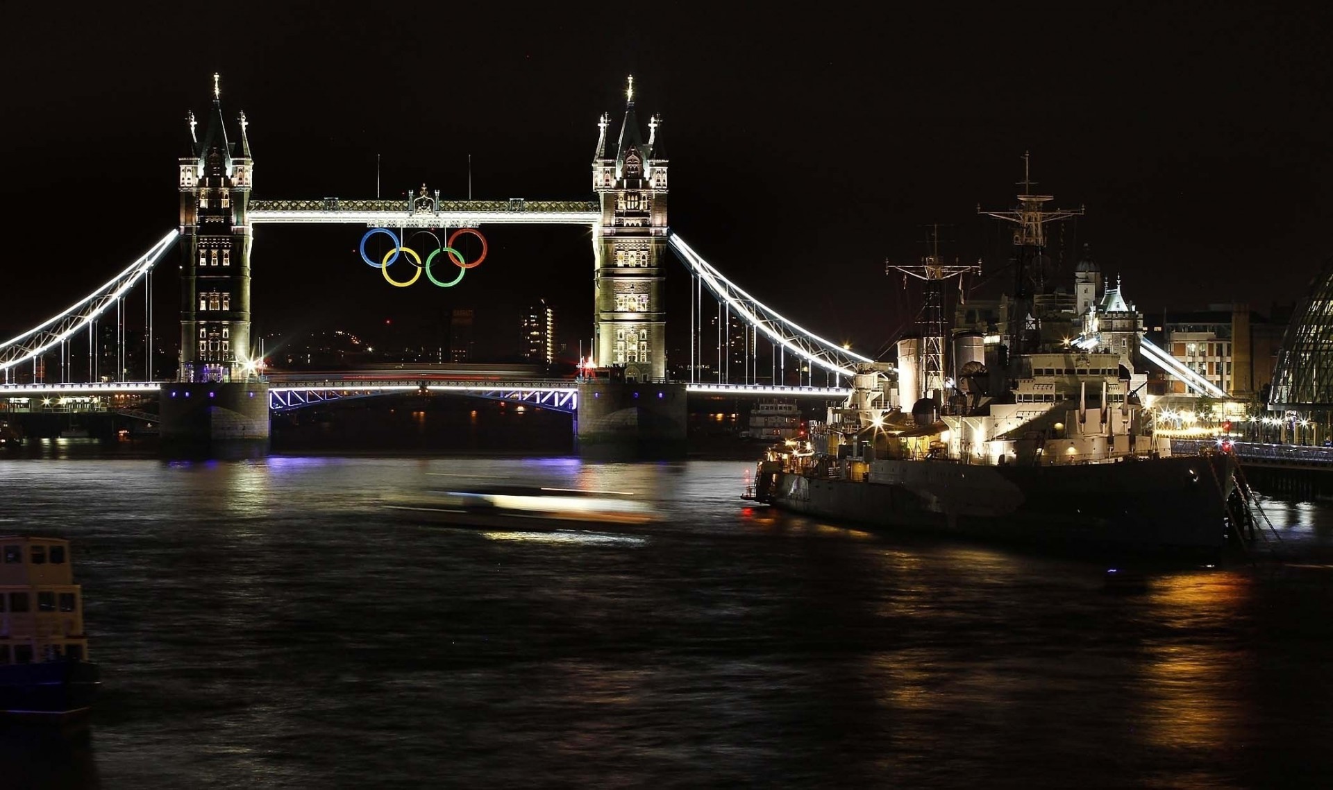 themse tower bridge nacht olympische ringe fluss