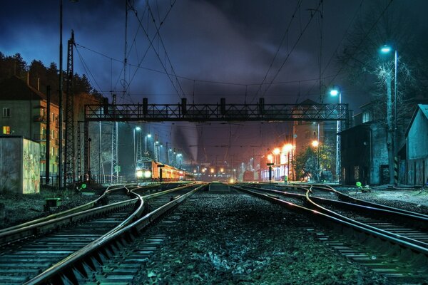 Les chemins divergents de la ville de nuit