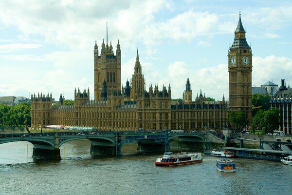 Great Britain, bridge and ships