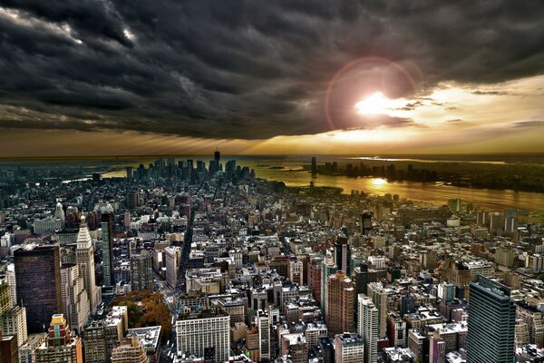 Vista de la ciudad de nueva York al atardecer desde arriba