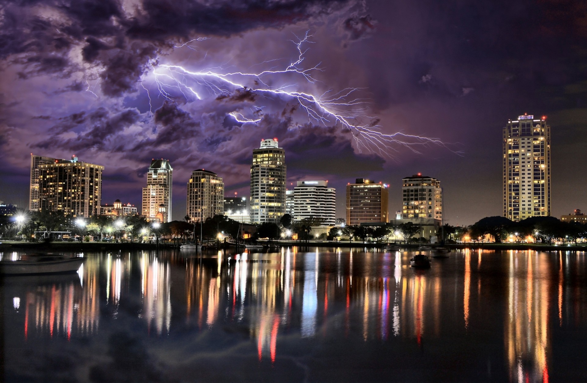 nubes noche reflexión ciudad tormenta cielo relámpago