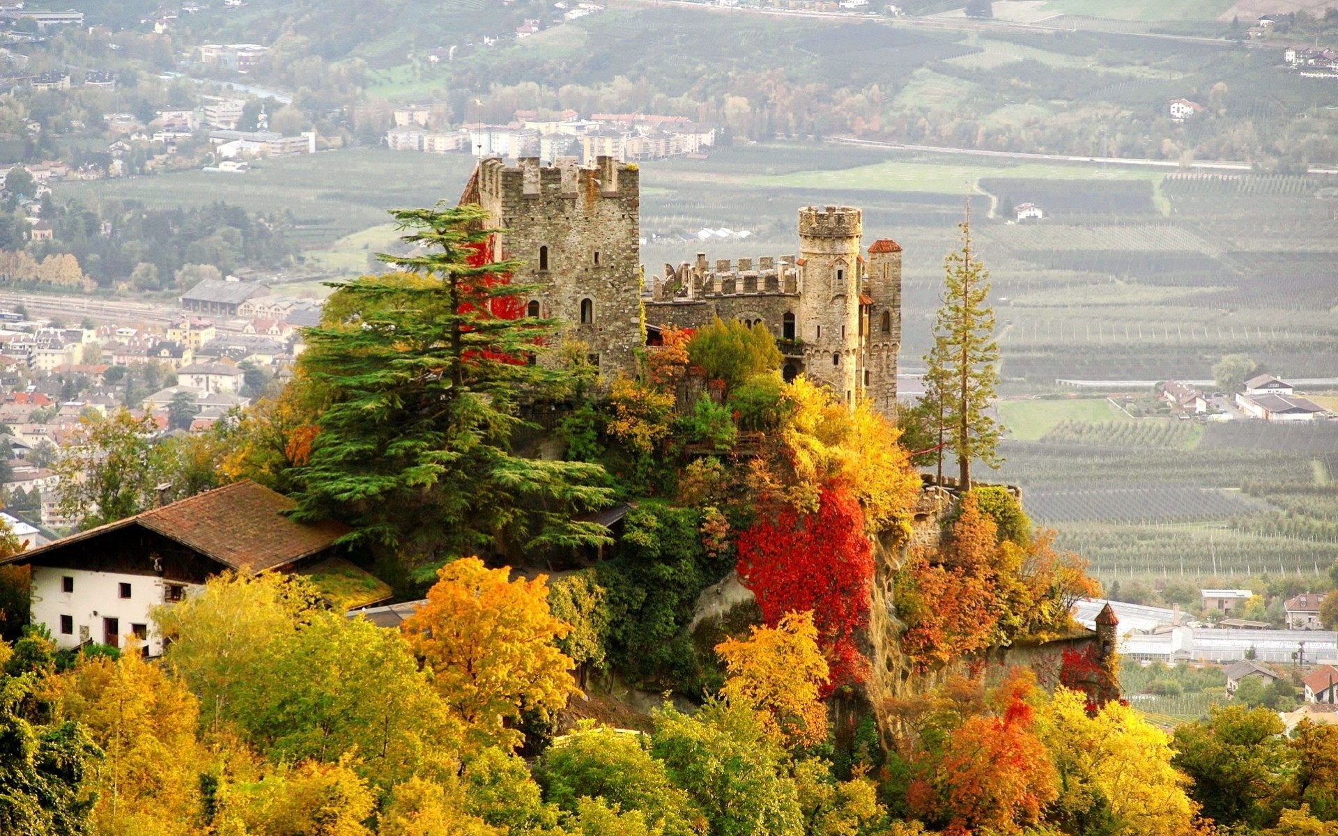 italy lock town castle autumn brunnenburg