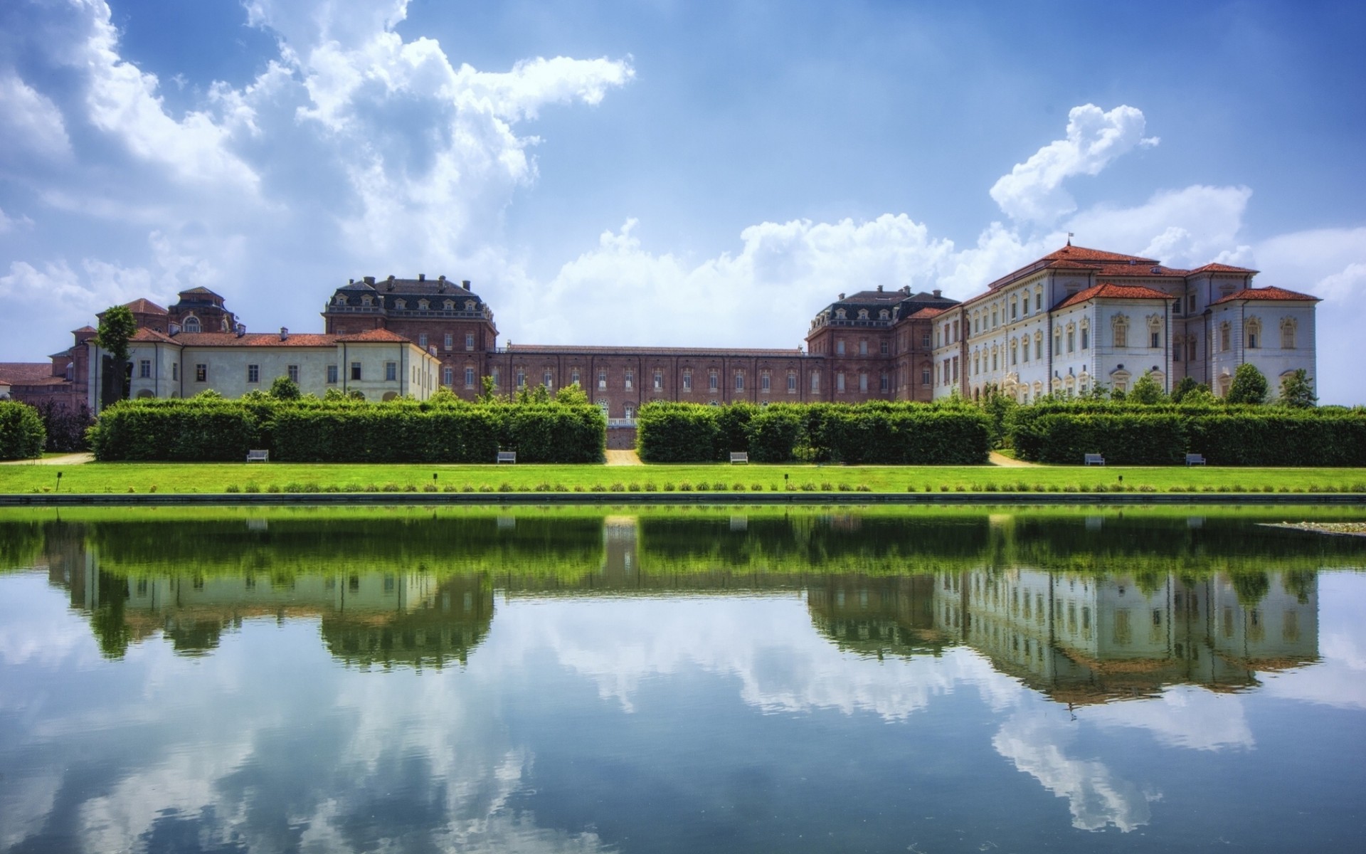 italy reflection pond palace