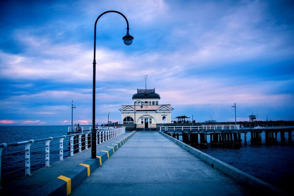 Lanterne sur le pont de la ville australienne de Melbourne