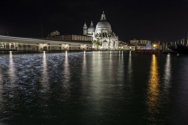 Le silence de la nuit italienne à Venise