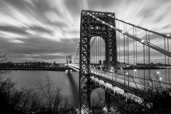 Puente sobre el río en nueva York