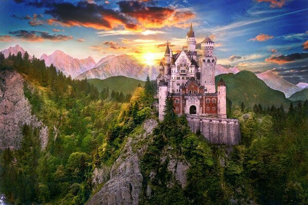 Castillo en la montaña. Amanecer. Rheinschwanstein