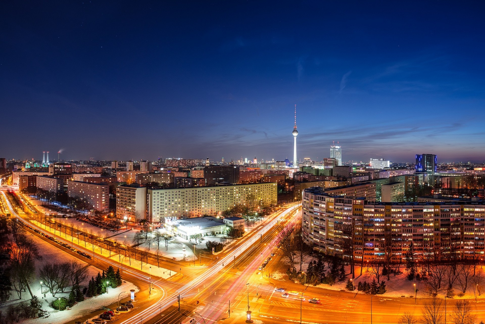 огни машины ночь башня берлин дорога город здание германия панорама ремонт столица дома