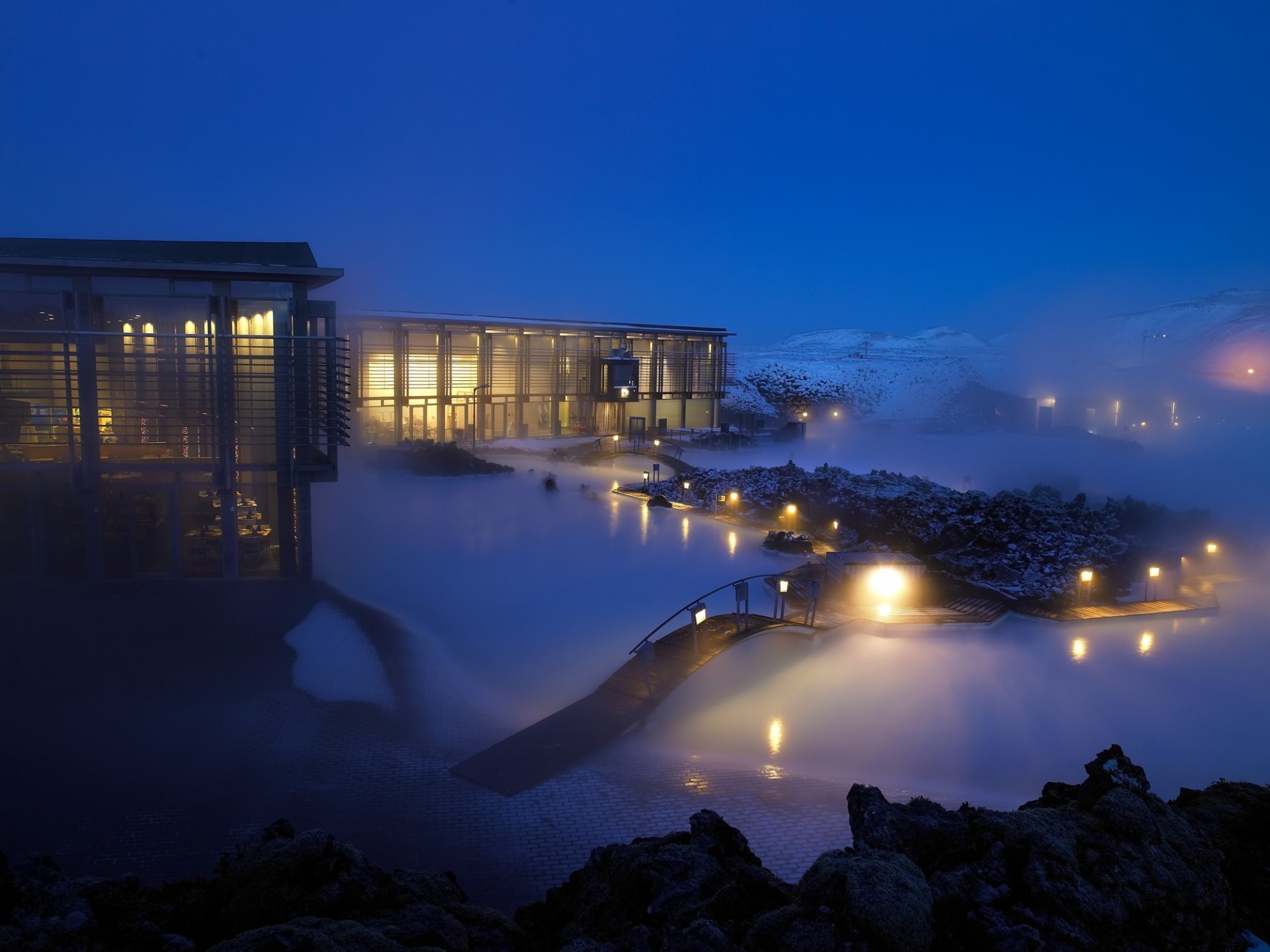 luces noche punto de referencia luz niebla nieve vapor puente energía laguna azul invierno islandia casas