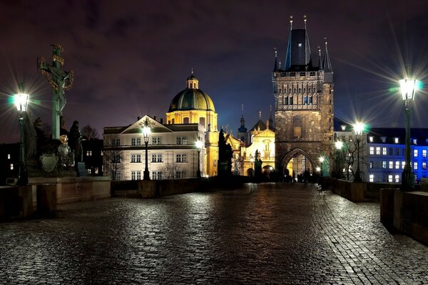 Noche y lluvia gris Praga