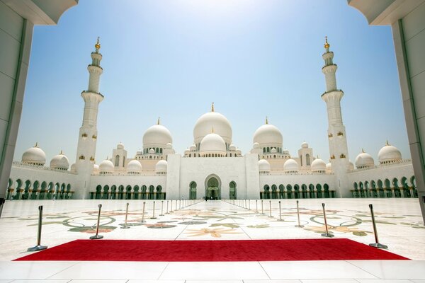 Hermosa vista de la arquitectura en Abu Dhabi