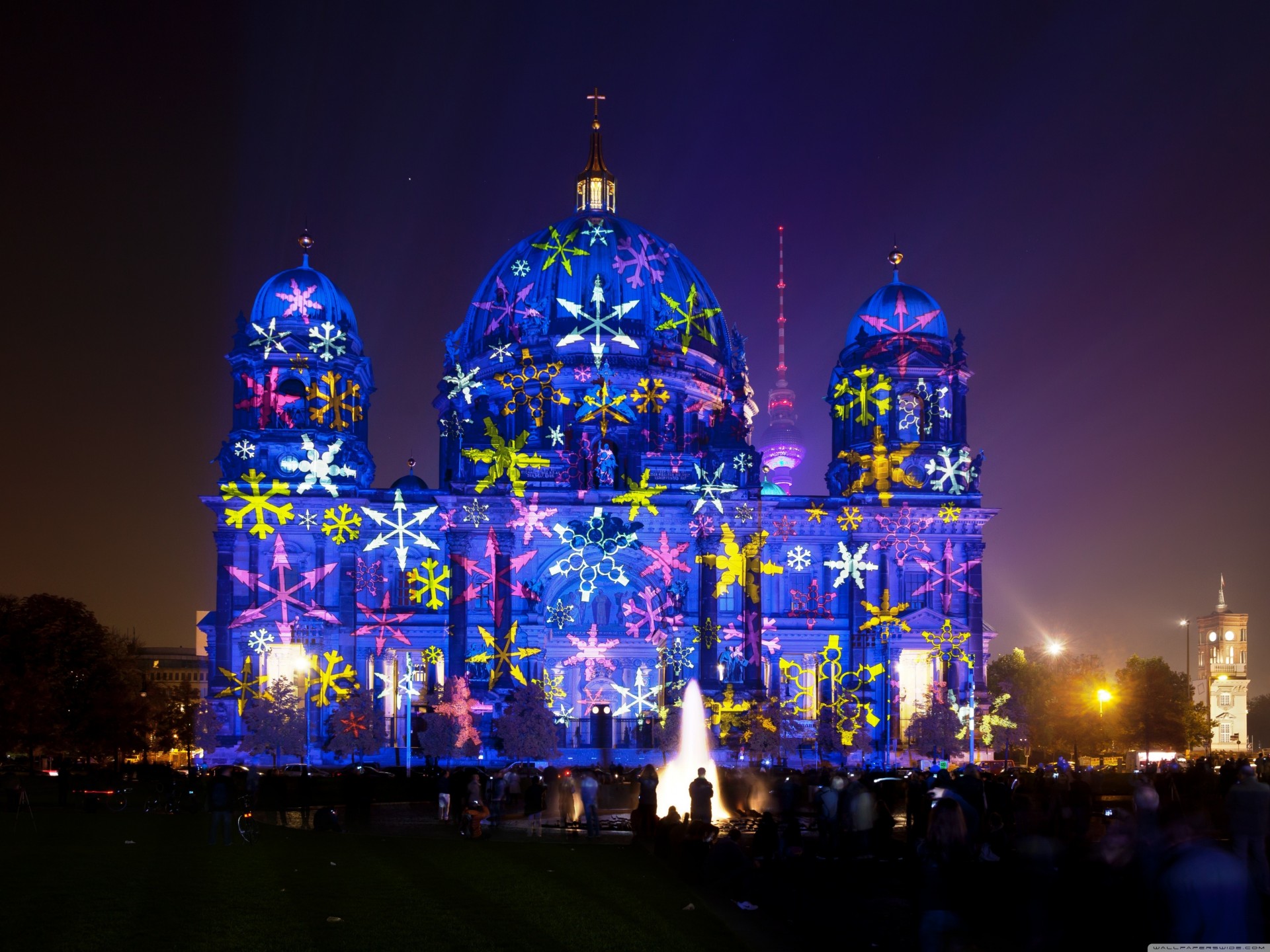 festival lichter in kathedrale berlin