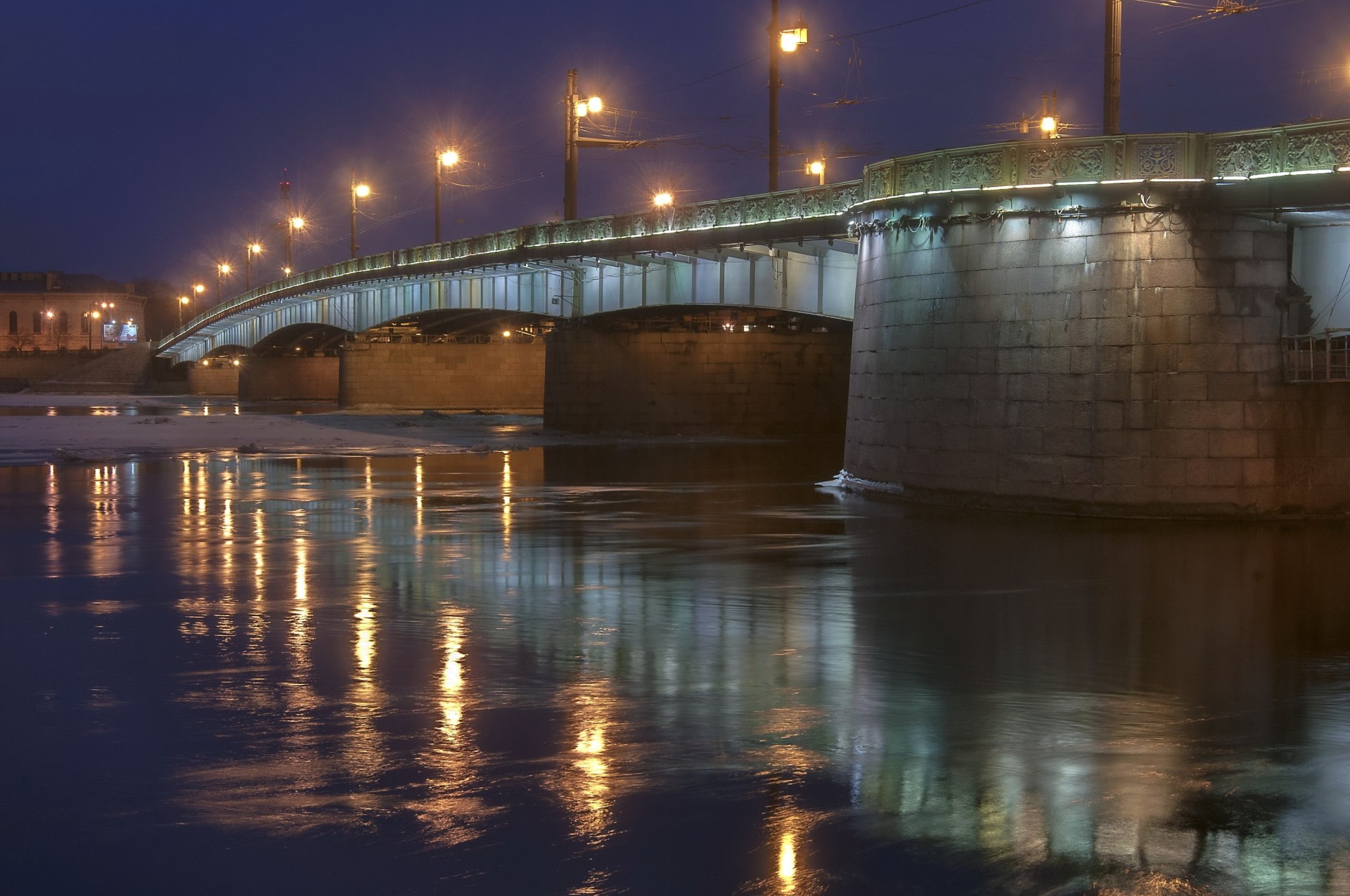 saint-pétersbourg nuit pont phares