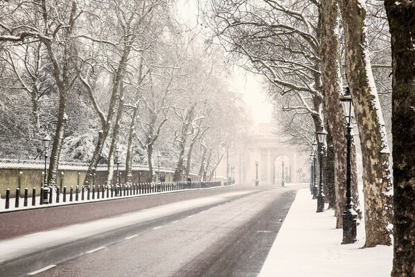 Зимняя дорога в английском лондоне