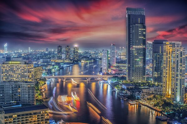 Night promenade of the Thai capital Bangkok