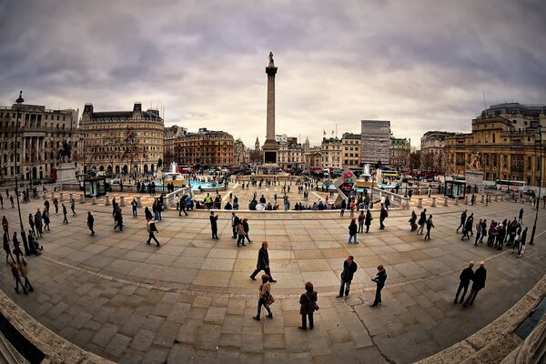 Ożywiony Londyn Trafalgar Square