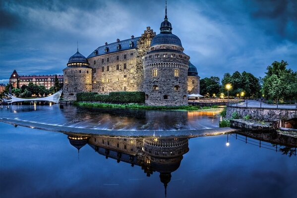 The night castle and its Reflection on the surface of the water