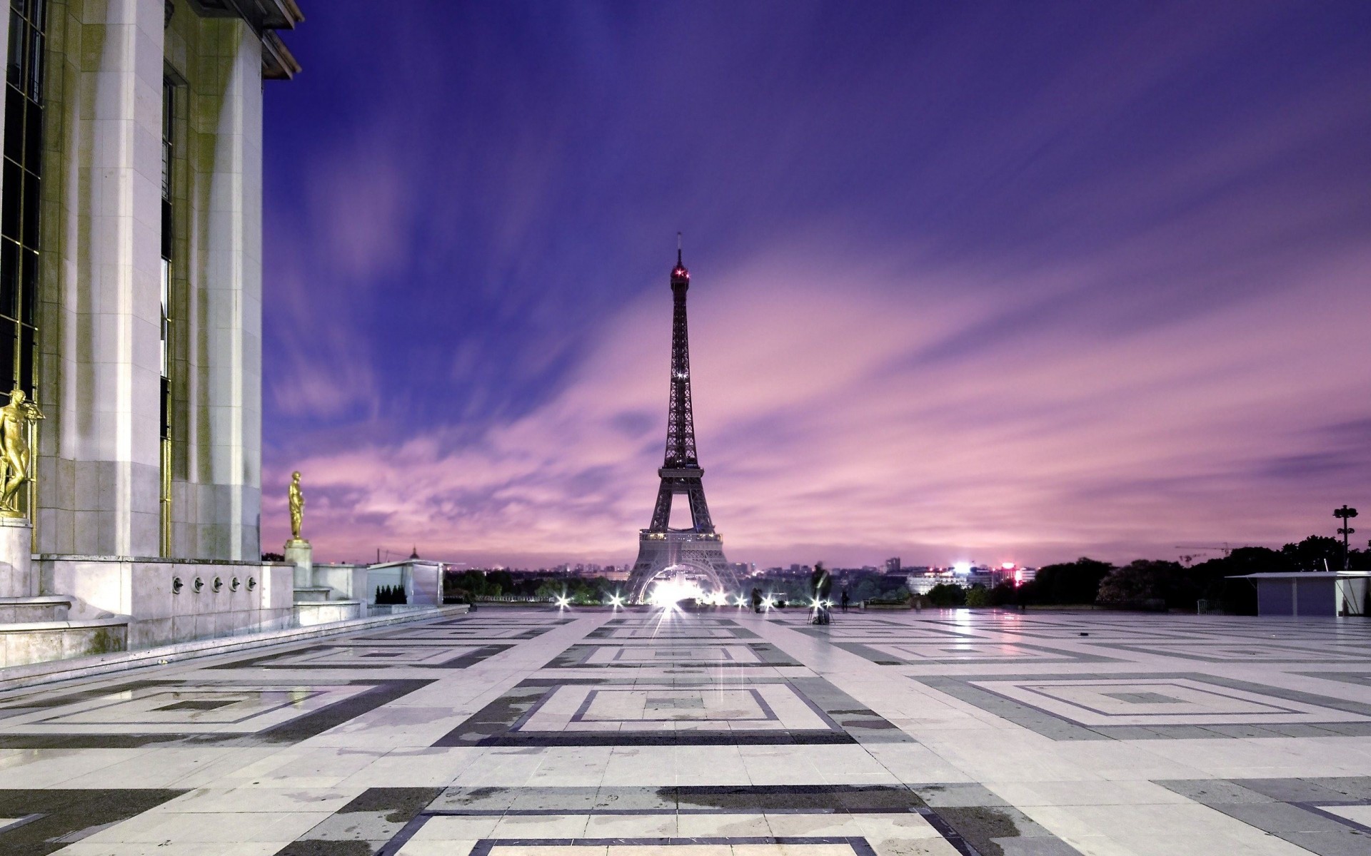 qatar airways paris monument tower eiffel