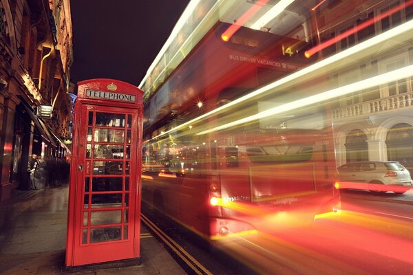 Ciudad de Londres en Inglaterra cabina telefónica en la calle